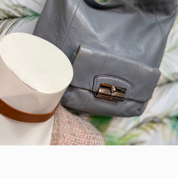 ✅✅ SOLD ✅✅ Coach Hobo/Shoulder Bag comes w/strap - Picture 9 of 10